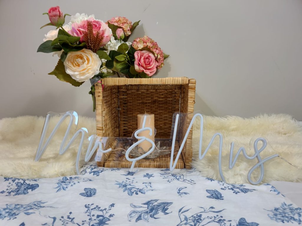 Mr & Mrs Neon Sign Wedding